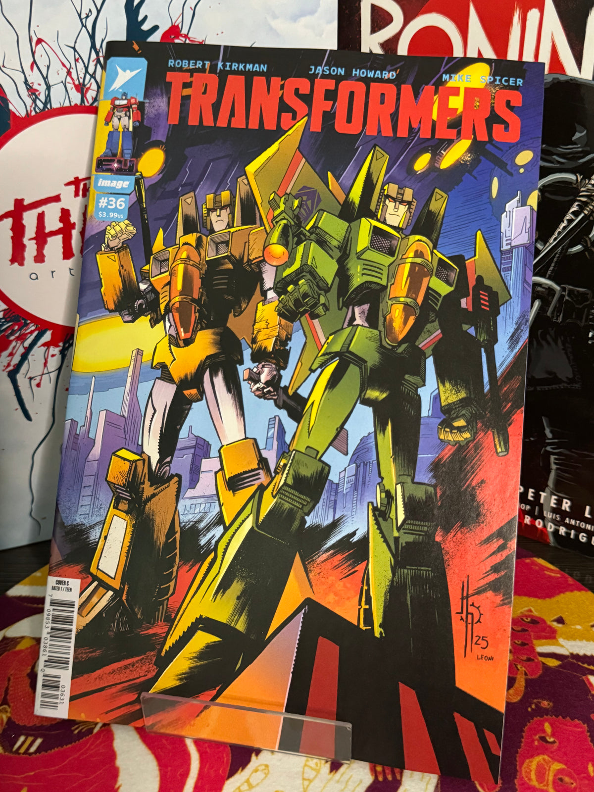 TRANSFORMERS #36 CVR C JASON HOWARD & ANNALISA LEONI CONNECTING COVER VAR