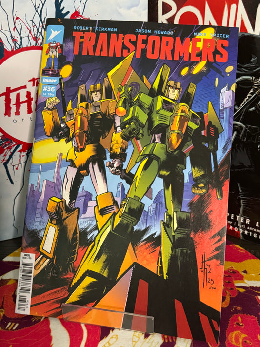 TRANSFORMERS #36 CVR C JASON HOWARD & ANNALISA LEONI CONNECTING COVER VAR